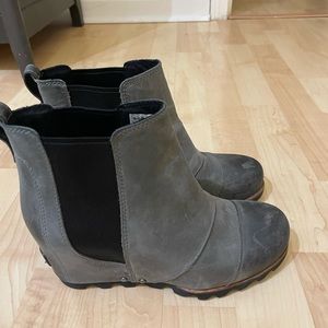 Sorel Joan of Artic Booties size 6.5 gray color